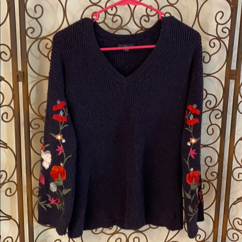 American Eagle Embroidered Sweater. ❤️❤️❤️